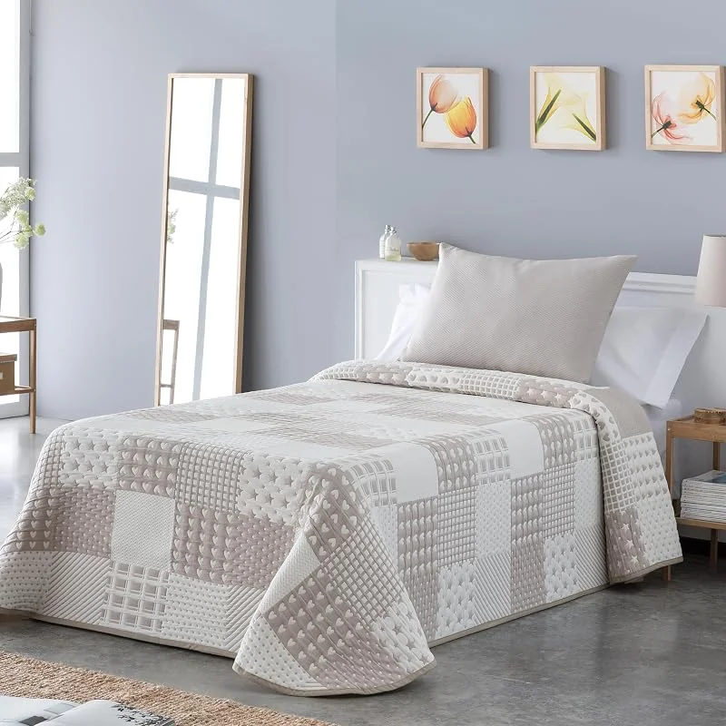 VIALMAN Leichte Tagesdecke Sofia 21 für Doppelbett, 270 x 270 cm, Beige — Heizung Warmepumpe